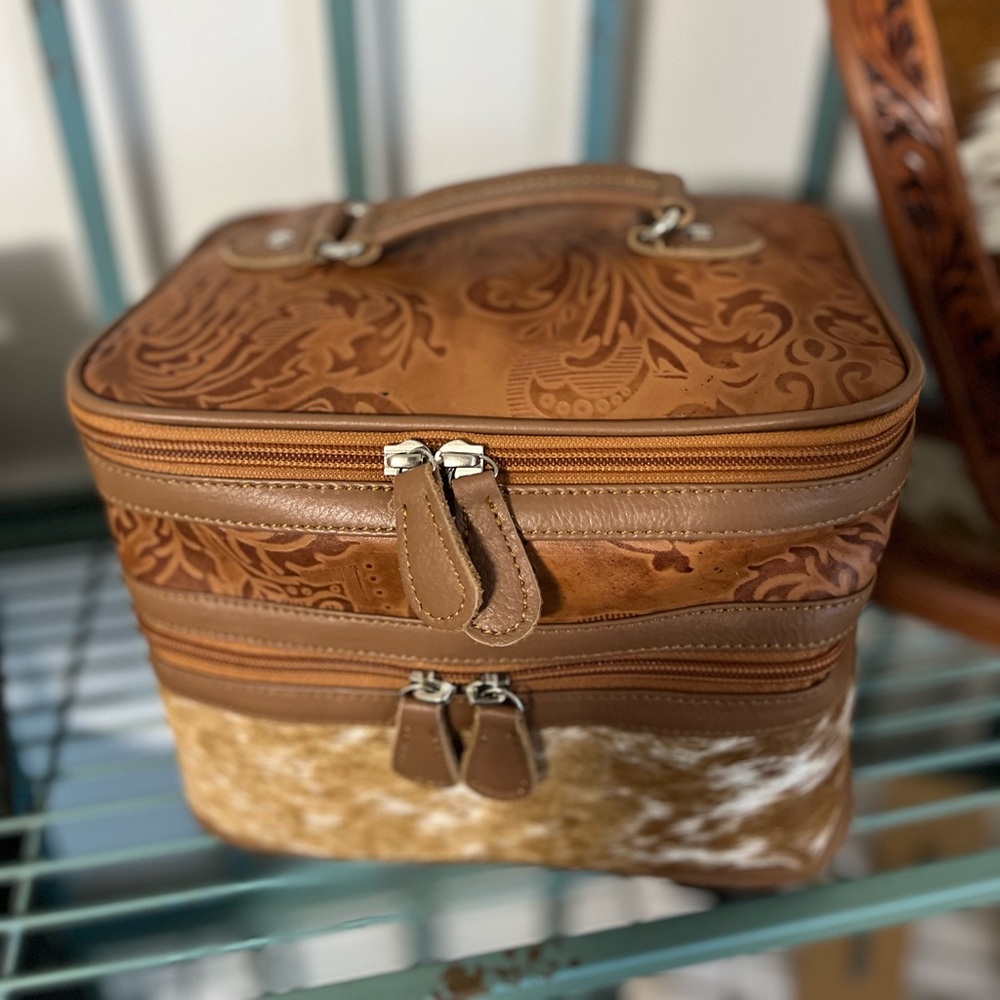 Leather Cowhide Makeup Bag – Tan Embossed Travel Cosmetic Dopp Kit – NWT - Picture 6 of 13
